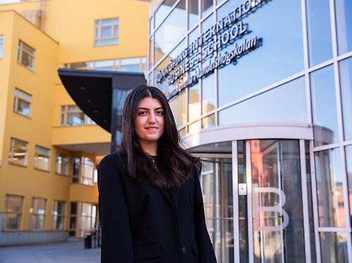 Mariam Matti stands outside of Jönköping International Business School.